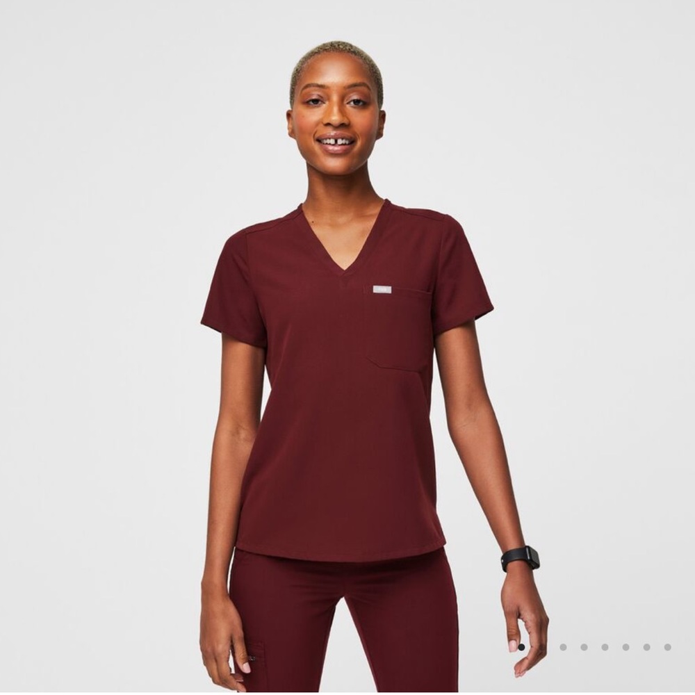 Figs Catarina One Pocket Scrub Top in Burgundy